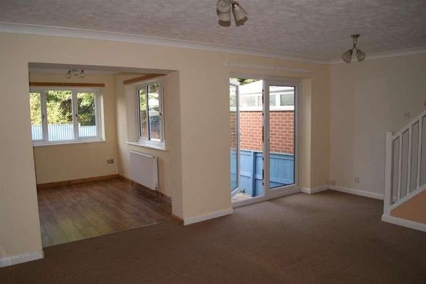 Dimple Gardens, Ossett, WF5 - Photo 1