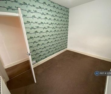 3 bedroom end of terrace house to rent - Photo 4