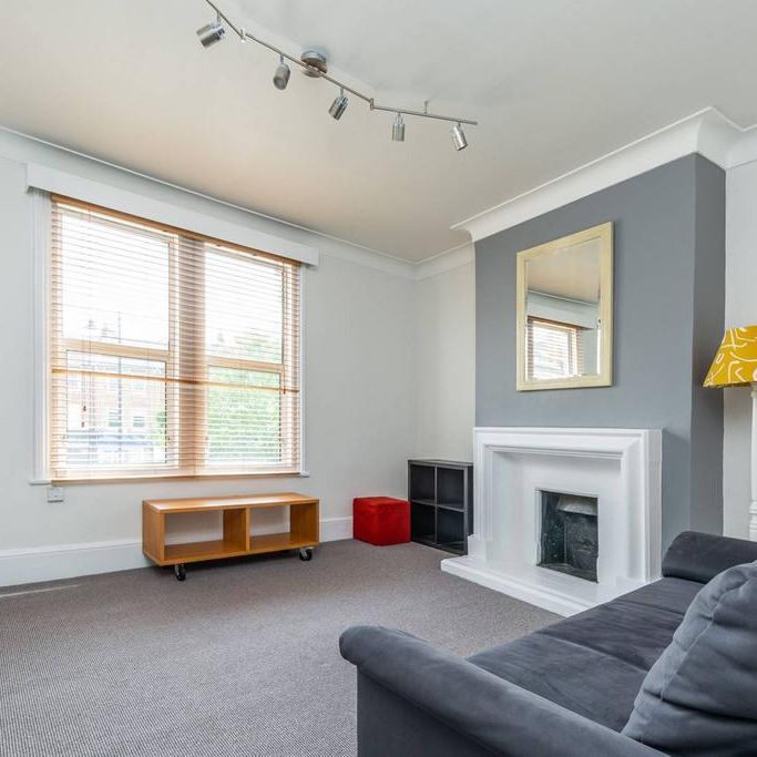 2 bedroom flat to rent - Photo 1