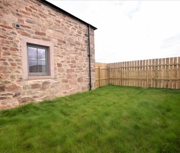 4 bedroom semi-detached villa to rent - Photo 4