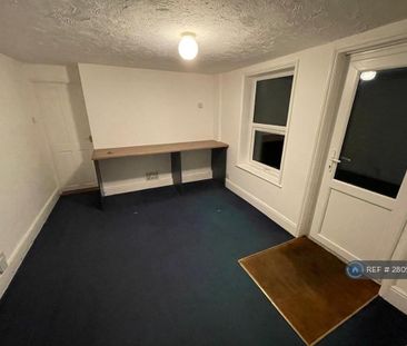 3 bedroom terraced house to rent - Photo 6