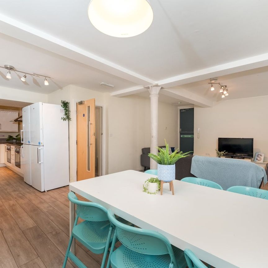 8 Bed Flat, Trafalgar Street, S1 - Photo 1