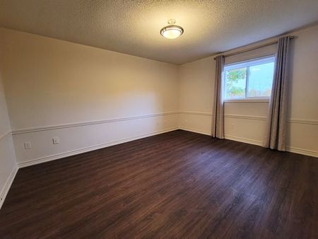 For Lease - 19 Northview Crescent, Barrie, Ontario - Photo 2