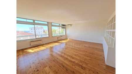 Lisboa - Lapa. T3+1 em edifício classificado. Vista rio - Photo 2