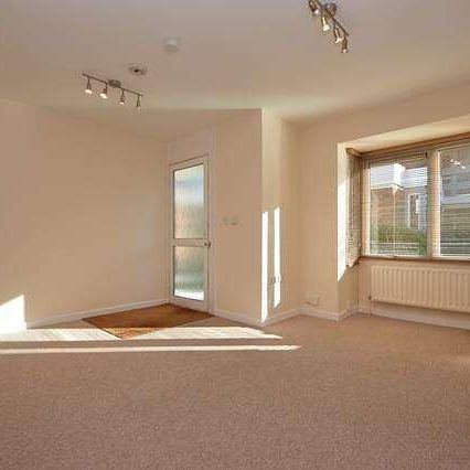 Bedroom Terraced Bungalow In Guildford, GU1 - Photo 1