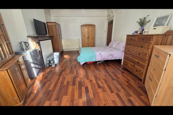 Room in a Shared House, Palmerston Road, N22 - Photo 1