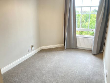 3 Bed Flat, Very Near Haven Green Area, W5 - Photo 3