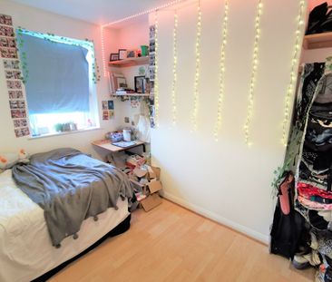 6 Bed Terraced House, Egremont Place, BN2 - Photo 3