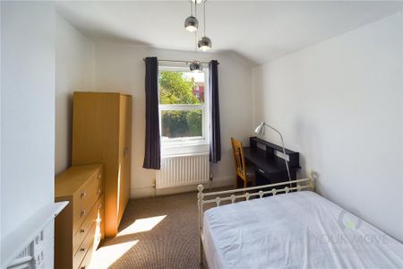 1 bedroom in a house share to rent - Photo 2