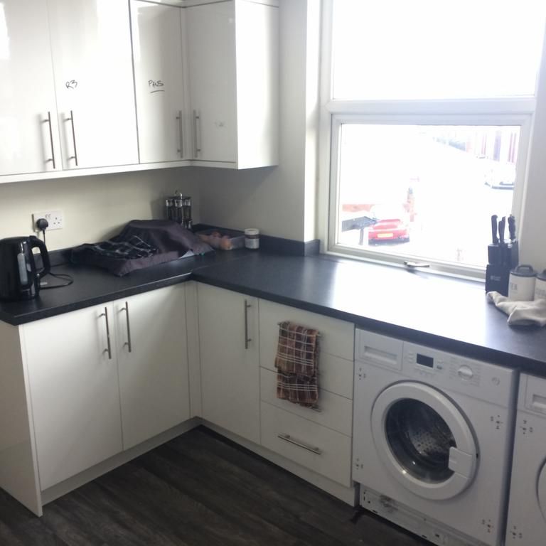 1 bedroom in a flat share to rent - Photo 1
