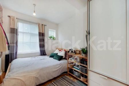 3 double bedroom 2 bathroom property in prime Camden location - Photo 2
