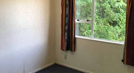 Charming 3BR Home with Garden & Deck! - Photo 3