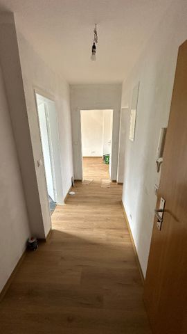 Schöne, zentral gelegene 2-Zimmer-Wohnung mit Loggia - Photo 2