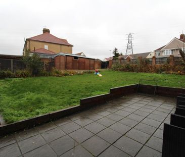 4 bedroom semi-detached house to rent - Photo 3