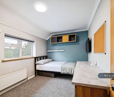 2 bedroom semi-detached house to rent - Photo 6