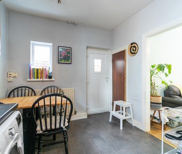 32 Dunraven Gardens, - Photo 5