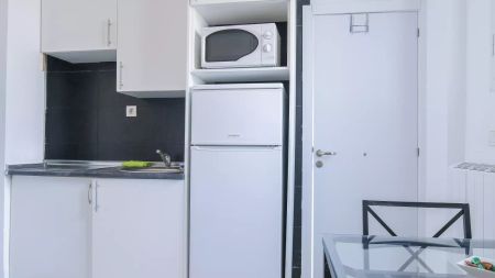 Room in a shared 4-bedroom apartment for rent in Bellas Vistas. - Photo 3