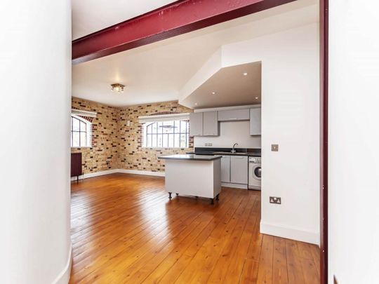 2 bed flat to rent in Seamoor Road, Westbourne, BH4 - Photo 1
