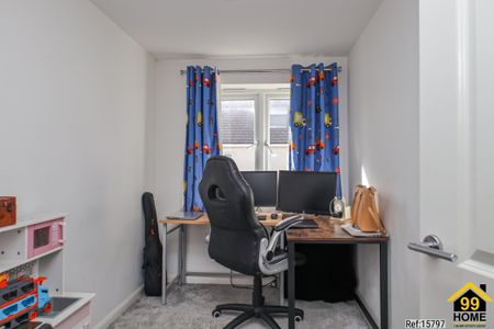 3 bed Semi-detached in Over court Gardens , Patchway, Bristol, BS34 5UW - Photo 3