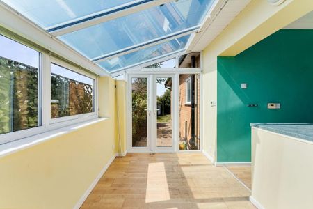 2 bedroom detached bungalow to rent - Photo 4