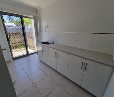 Modern 3 bedroom unit close to beach - Photo 4