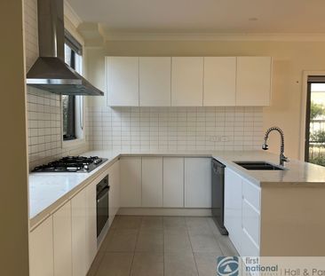 TOWNHOUSE IN GREAT LOCATION - Photo 6