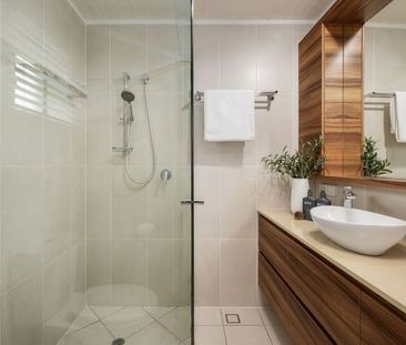 Spacious and Stylish 5-Bedroom Family Home in the Heart of Chapel Hill - Photo 2