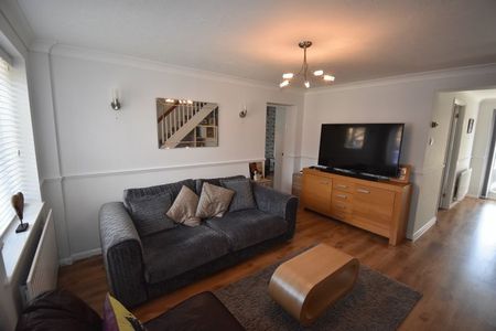 Southlands, Basingstoke - Photo 3