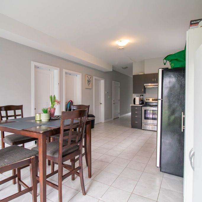 **ALL INCLUSIVE** STUDENTS ROOM FOR RENT IN A STUNNING HOUSE!! - Photo 1
