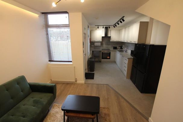 1 bedroom in a house share to rent - Photo 1