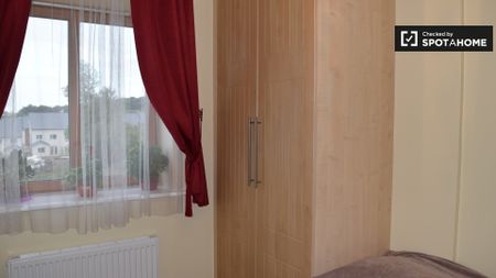 Inviting room in 2-bedroom apartment in Sandyford, Dublin - Photo 3