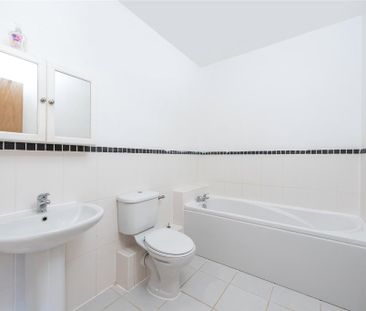 4 bedroom terraced house to rent - Photo 6