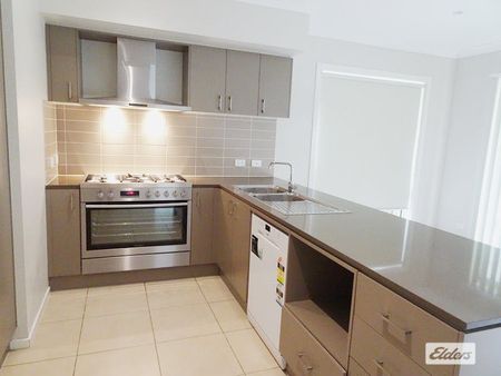 Comfortable 4 Bedroom Family Home - Photo 4