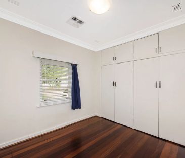 Bright & Spacious Character Home - Photo 5