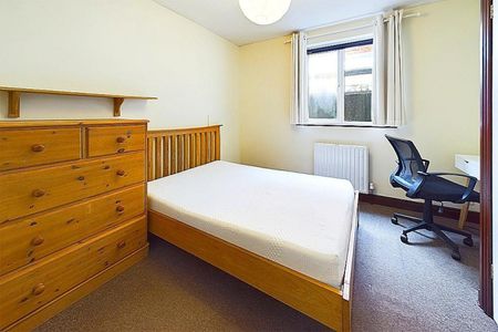 6 bedroom House To Let - Photo 5