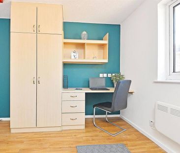 1 bedroom in a flat share to rent - Photo 2