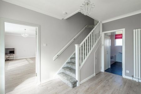 4 bedroom detached house to rent - Photo 4