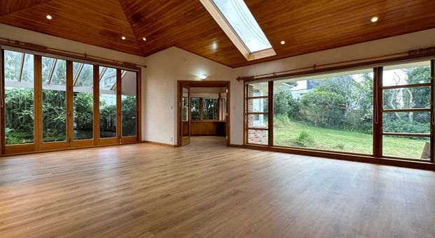 LARGE AND SPACIOUS 6 BEDROOM HOME - Photo 1