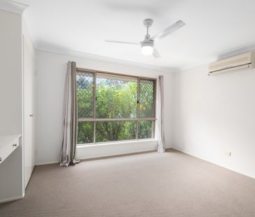 Large Family Home in Belmont - Photo 4