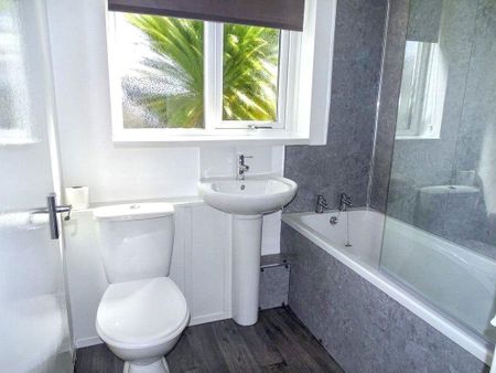 2 bed ground floor flat to rent in NE12 - Photo 2