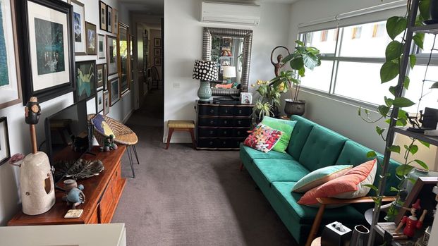 Elwood - Photo 1