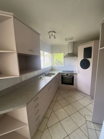 Located in a sought-after area along River Road, this well-presented home offers comfort, convenience, and plenty of space both inside and out. - Photo 4