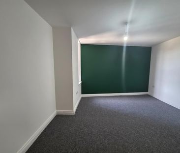 Lord Street, Leigh WN7, London - Photo 1