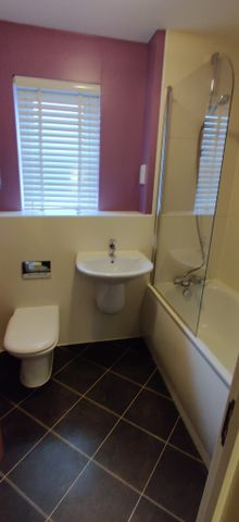 3 Bedroom modern house To Let in Middleton desirable school catchment - Photo 5