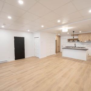 LIBRE Maison à louer très bien située à Brossard - Photo 2