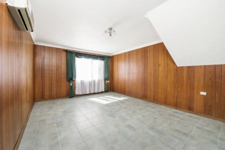 “Classic Gem! Room to Move!” - Photo 5