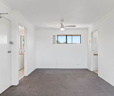 Freshly updated and ready to move in! - Photo 1