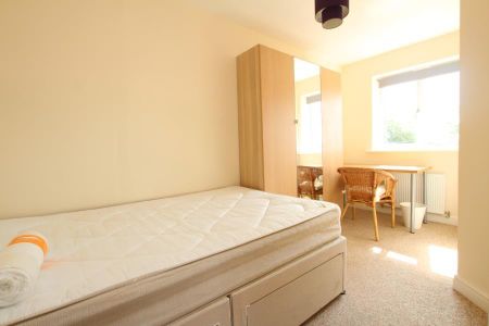 7 bedroom terraced house to rent - Photo 3