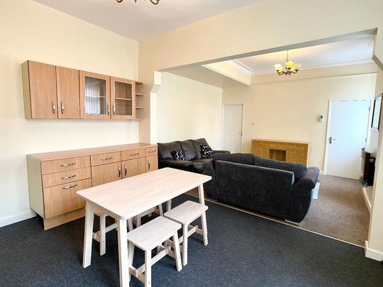 1 bedroom in a house share to rent - Photo 1