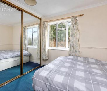 4 bedroom semi-detached house to rent - Photo 5